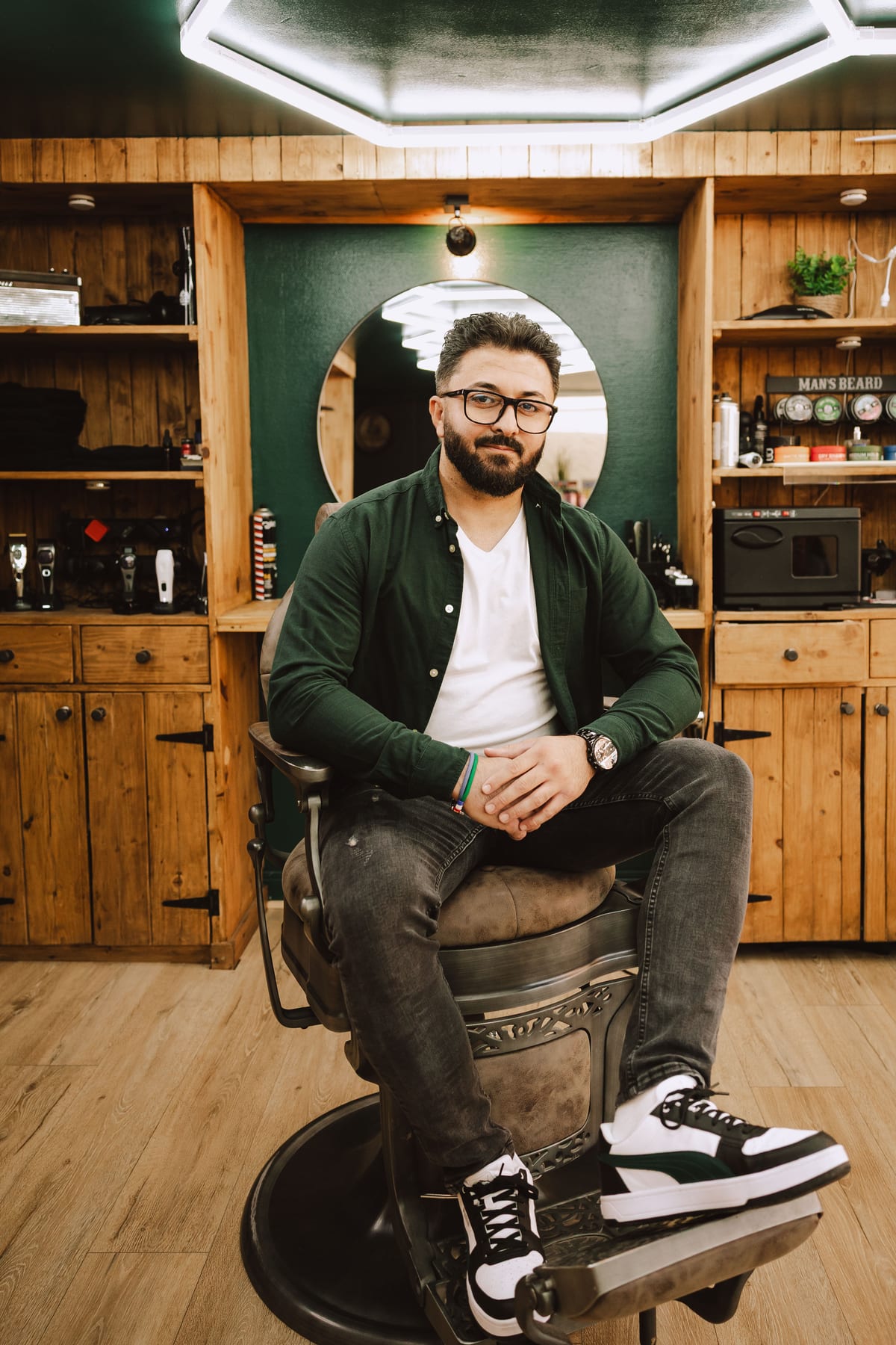Portrait de Fatih, barbier chez Les Barbouzes