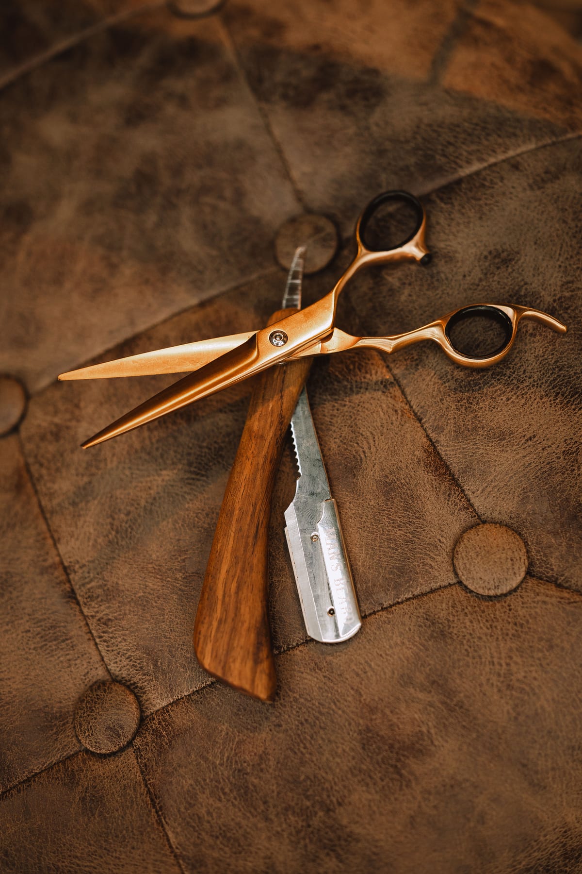 Les outils du barbier — ciseaux & coupe-chou