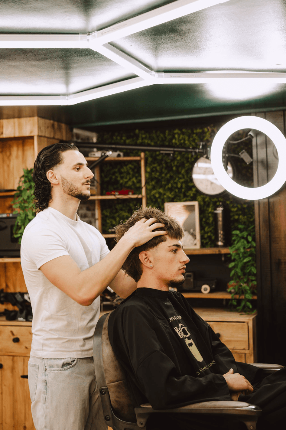 Apprentissage des techniques de barbier en conditions réelles